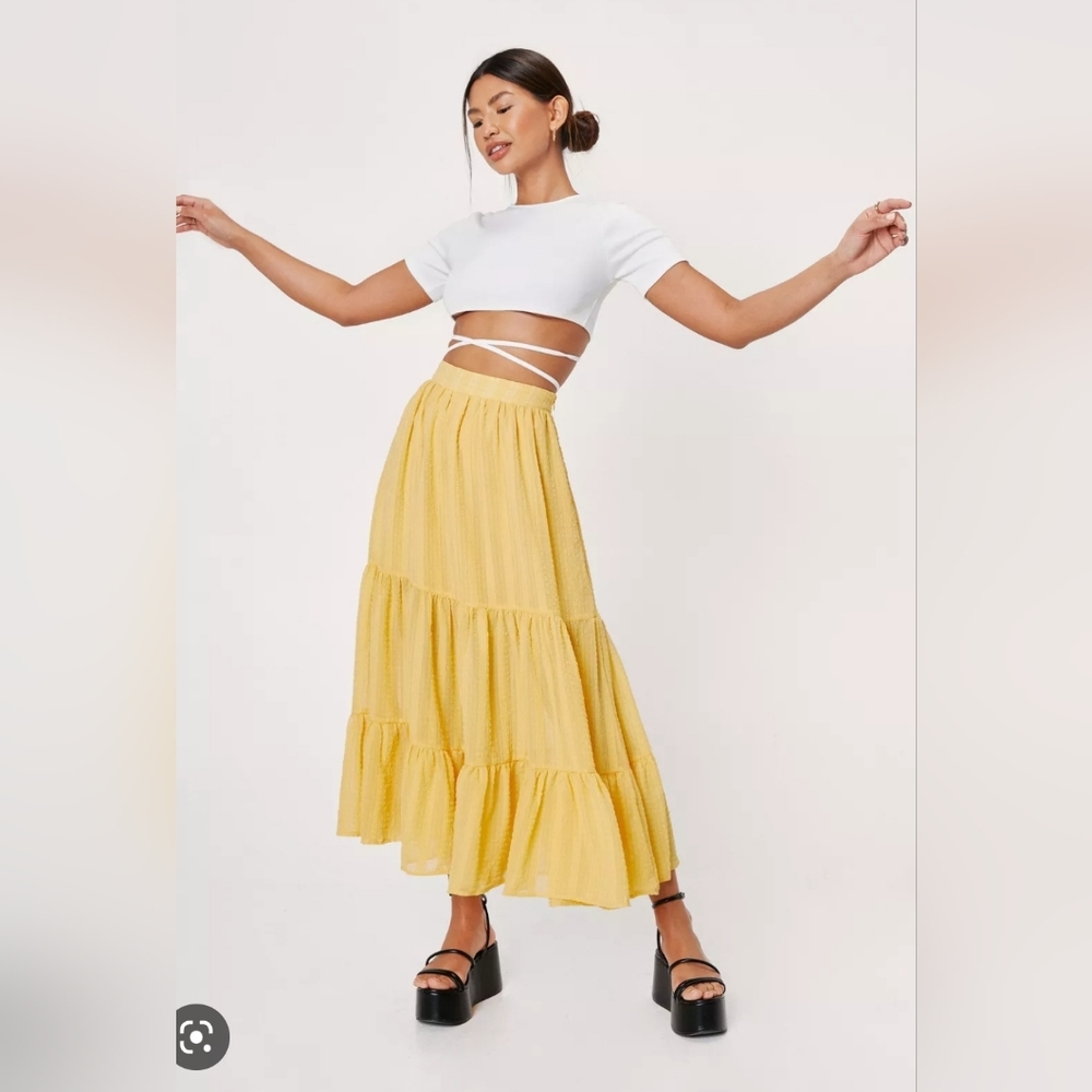 NWT tiered skirt US size 8
